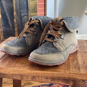 chaco ankle boots